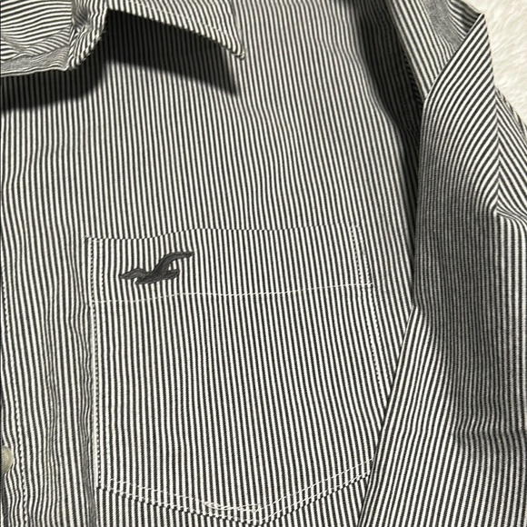 Hollister NWOT Black and White Casual Button Down Shirt - Picture 2 of 4